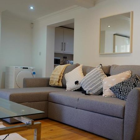 Modern & Spacious Leeds City Centre Apartment With Parking - Sleeps 5 Exterior photo